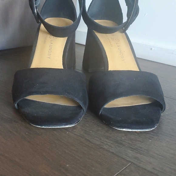 ๐ HOST PICK ๐ Chinese Laundry Rumor Ankle Strap Sandals - Picture 13 of 16